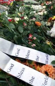 paying respects in front of the US embassy in Berlin